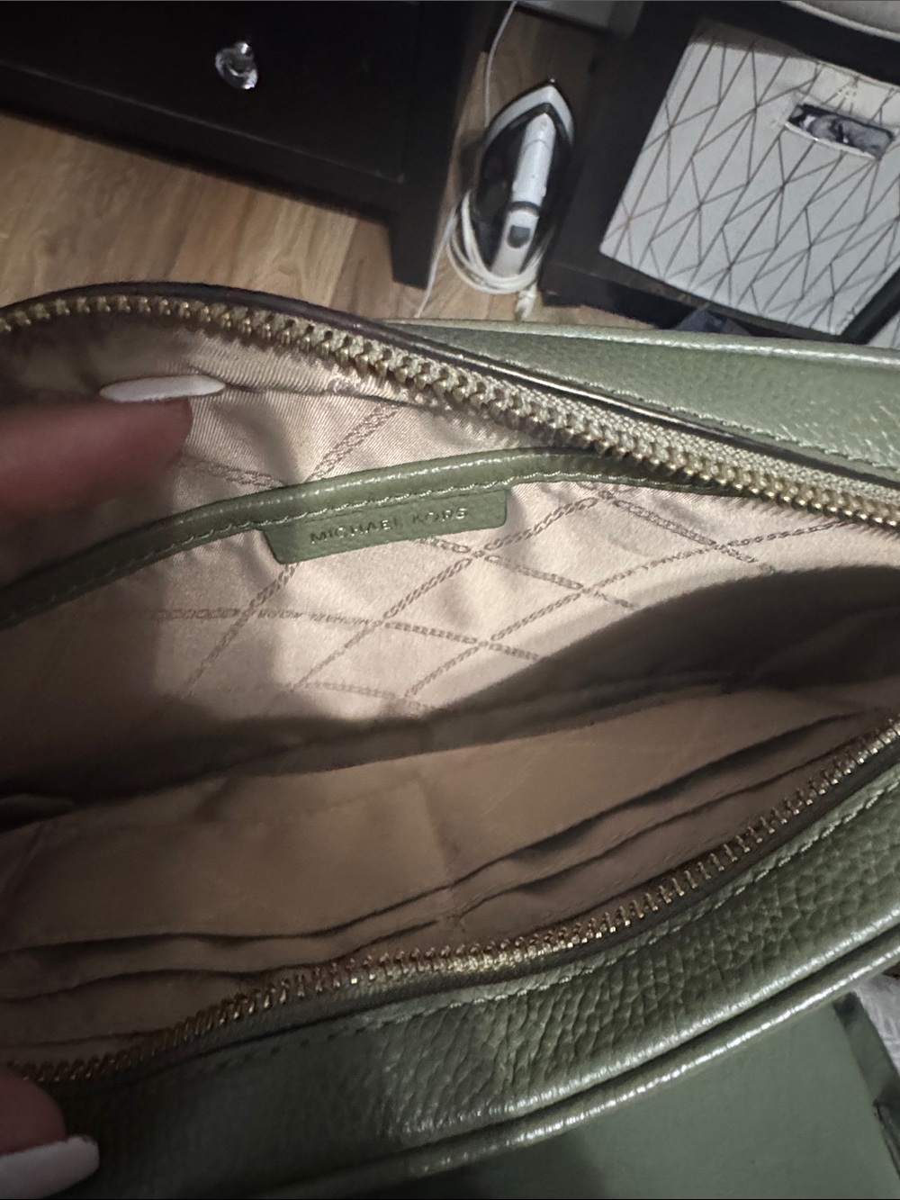 Michael Kors Olive Green Pebbled Leather Camera Bag with Gold Logo no tags - Picture 3 of 8